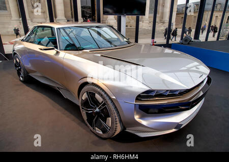 Paris, Frankreich. Januar 2019. Grand Prix des schönsten Konzeptautos: Peugeot E-Legend Concept - Das Internationale Automobilfestival vereint in Paris die schönsten Konzeptautos der Automobilhersteller vom 30. Januar bis 3. Februar 2019. Kredit: Bernard Menigault/Alamy Live News Stockfoto
