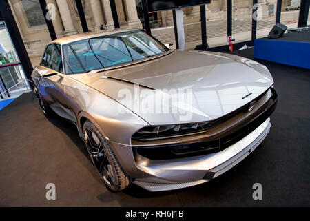 Paris, Frankreich. Januar 2019. Grand Prix des schönsten Konzeptautos: Peugeot E-Legend Concept - Das Internationale Automobilfestival vereint in Paris die schönsten Konzeptautos der Automobilhersteller vom 30. Januar bis 3. Februar 2019. Kredit: Bernard Menigault/Alamy Live News Stockfoto