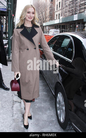 New York, NY, USA. 01 Feb, 2019. Caitlin Fitzgerald am Bau reihe Förderung der Film, der Mann, der Hitler getötet und als die Bigfoot am Februar 01, 2019. Credit: Rw/Medien Punch/Alamy leben Nachrichten Stockfoto