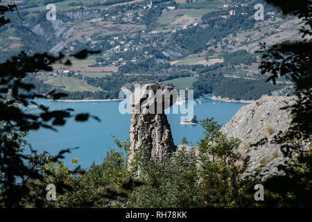 "Les Demoiselles Coiffees' Felsformation in Sauze Le Lac, Frankreich Stockfoto