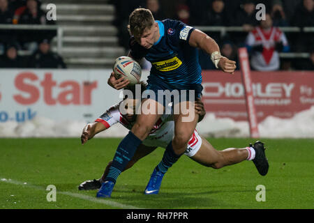 Die wigan Warriors George Williams wird von Regan Gnade 31 St. Helens Januar 2019 behandelt, völlig Gottlosen Stadium, St Helens, England; Betfred Super League, Runde 1, St Helens vs Wigan Warriors Credit: Terry Donnelly/News Bilder Stockfoto