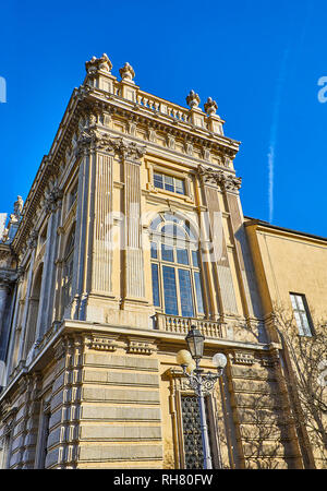 Turin, Italien - 31. Dezember 2018. Seitliche Detail der Fassade des Palazzo Madama in der Piazza Castello. Turin, Piemont, Italien. Stockfoto
