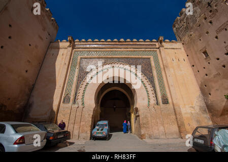 Anzeigen von Meknes auf Bab Dhar Lakbira oder Bab Rais Tor. Eine Stadt, die zum Weltkulturerbe der UNESCO. Im 11. Jahrhundert in Marokko gegründet aufgeführt Stockfoto