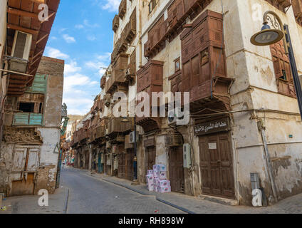 Alte Häuser mit Holz- mashrabiyas in al-Balad Viertel, Mekka Provinz, Jeddah, Saudi-Arabien Stockfoto