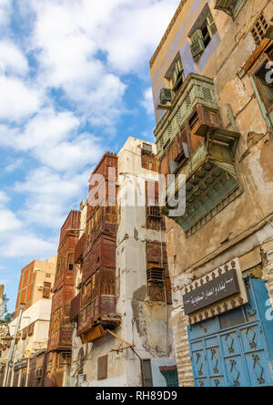 Alte Häuser mit Holz- mashrabiyas in al-Balad Viertel, Mekka Provinz, Jeddah, Saudi-Arabien Stockfoto