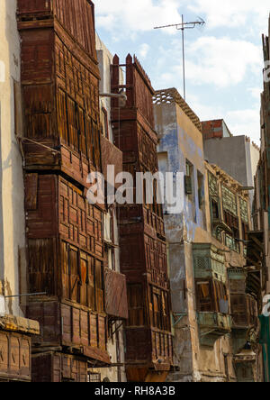 Alte Häuser mit Holz- mashrabiyas in al-Balad Viertel, Mekka Provinz, Jeddah, Saudi-Arabien Stockfoto