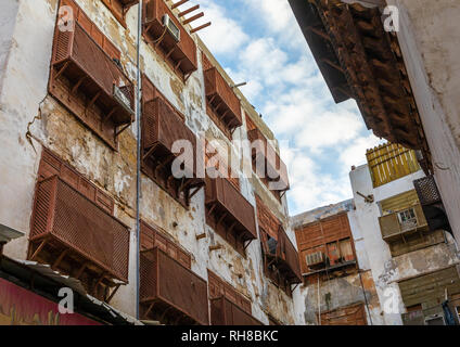 Alte Häuser mit Holz- mashrabiyas in al-Balad Viertel, Mekka Provinz, Jeddah, Saudi-Arabien Stockfoto