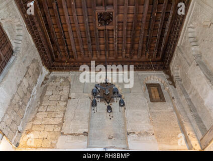 Schöne dekorative Stuck Verputz und Holzdecke in Abdullah Matbouli Haus, Mekka Provinz, Jeddah, Saudi-Arabien Stockfoto