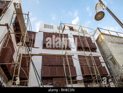 Restaurierung eines alten Haus mit Holz- mashrabiyas in al-Balad Viertel, Mekka Provinz, Jeddah, Saudi-Arabien Stockfoto