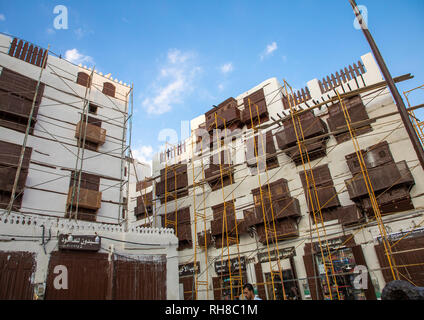 Restaurierung eines alten Haus mit Holz- mashrabiyas in al-Balad Viertel, Mekka Provinz, Jeddah, Saudi-Arabien Stockfoto