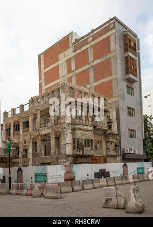 Restaurierung eines alten Haus mit Holz- mashrabiyas in al-Balad Viertel, Mekka Provinz, Jeddah, Saudi-Arabien Stockfoto