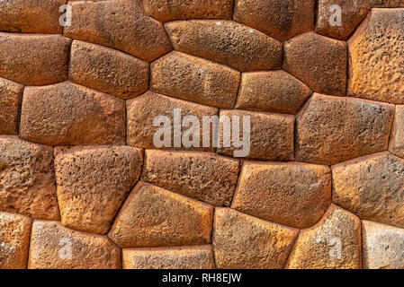 Inca Wand Architektur, in der Nähe der archäologischen Stätte und der chinchero im Heiligen Tal der Inka in der Nähe von Cusco, Peru ruinieren. Stockfoto