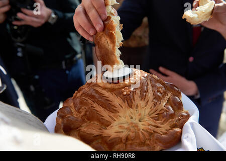 Russische Hochzeit runder Laib für traditionelle Zeremonie close-up verwendet Stockfoto