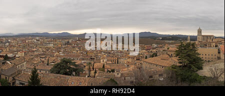 Luftaufnahme der Stadt Girona, Spanien, im Panoramaformat Stockfoto