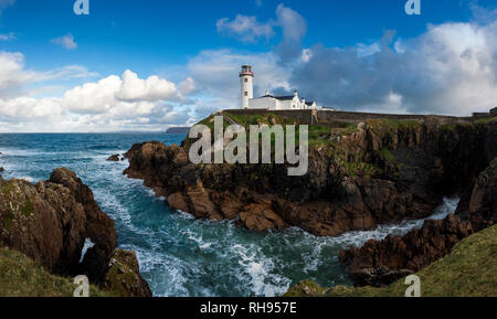 Fanad Head Lighthouse auf den wilden Atlantik im Norden Donegal Stockfoto