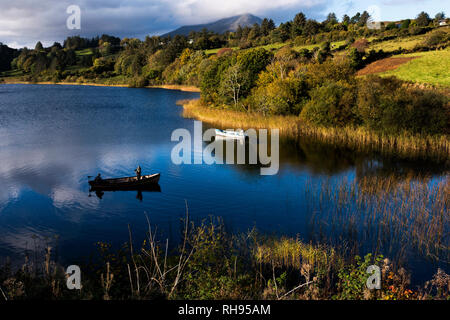 Fischer auf Creeslough See in Donegal Stockfoto