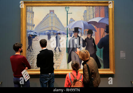 Besucher genießen die 'Paris Street; regnerischen Tag' (Rue de Paris, temps de pluie) von Gustave Caillebotte in der Kunst Institut von Chicago. Chicago Illinois USA. Stockfoto
