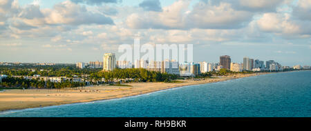 Panoramablick auf den Strand von Fort Lauderdale, Florida Stockfoto