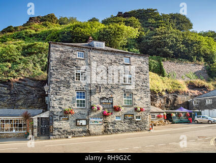 Vom 2. Juli 2018: Garfield, UK: um den Verlauf des Cobwebs Inn, ein Freies Haus in der Cornish Dorf. Stockfoto