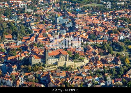 Luftaufnahme, Schloss Museum mit Altstadt, Quedlinburg, Sachsen-Anhalt, Deutschland Stockfoto