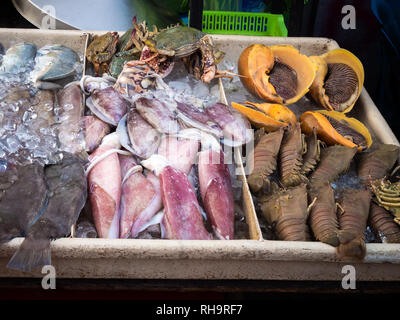 Markt mit Meeresfrüchten in Kota Kinabalu, Sabah, Borneo, Malaysia Abschaltdruck Stockfoto