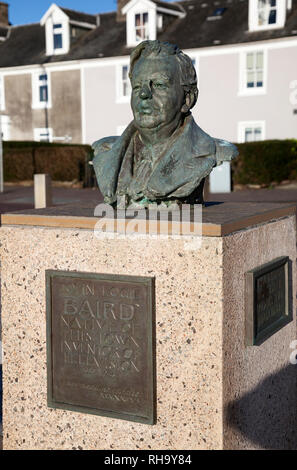 Bronzebüste von John Logie Baird, der Erfinder des Fernsehens, auf West Clyde Street, Helensburgh Stockfoto