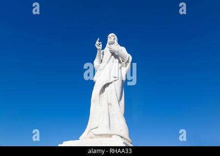 Statue von Jesus Christus in Havanna auf Hintergrund blauer Himmel, Kuba Stockfoto