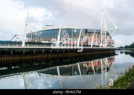 Fürstentum Stadion in der Taf Fluss Gewässer, Cardiff, Wales, Vereinigtes Königreich, Stockfoto