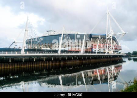 Fürstentum Stadion in der Taf Fluss Gewässer, Cardiff, Wales, Vereinigtes Königreich, Stockfoto