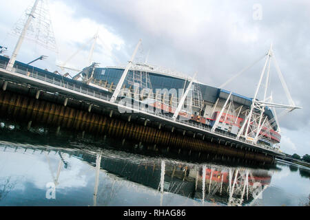 Fürstentum Stadion in der Taf Fluss Gewässer, Cardiff, Wales, Vereinigtes Königreich, Stockfoto