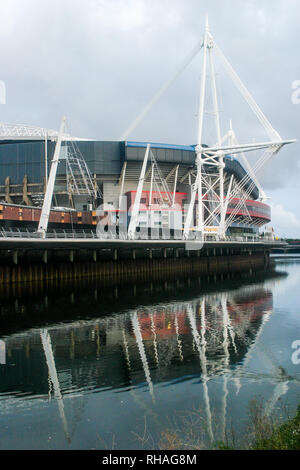 Fürstentum Stadion in der Taf Fluss Gewässer, Cardiff, Wales, Vereinigtes Königreich, Stockfoto