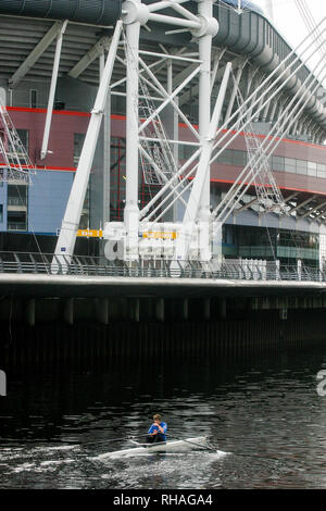 Die ruderer auf der Taf Fluss, Cardiff, Wales, Vereinigtes Königreich Stockfoto