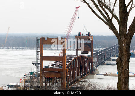 Bau der BNSF Vertikallift Eisenbahnbrücke zwischen Burlington, Iowa und Gulfport, Mississippi. Stockfoto