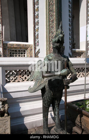 Bangkok Thailand, mythologische tantima Vogel die Bewachung der Phra Viharn Yod im Wat Phra Kaew Stockfoto