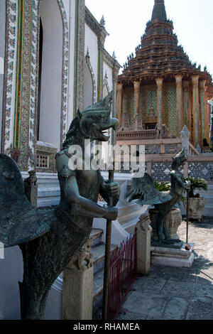 Bangkok Thailand, mythologische tantima Vogel die Bewachung der Phra Viharn Yod im Wat Phra Kaew Stockfoto