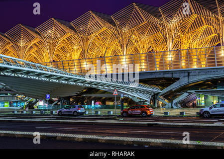 Gare de Oriente (Orient Station) öffentliche Verkehrsmittel, entworfen vom Architekten Santiago Calatrava. Stockfoto