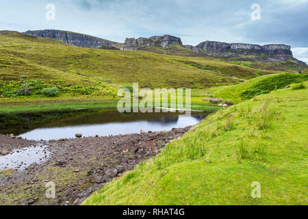 Berge und See, Isle of Skye, Schottland, Großbritannien Stockfoto