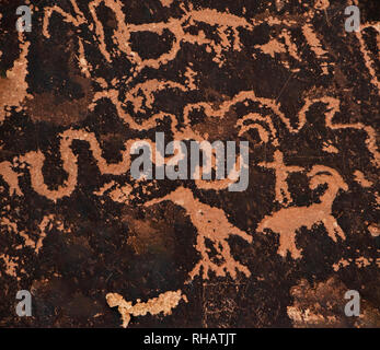 Petroglyphen von Newspaper Rock in UT 211 in der Nähe von Monticello in Utah, USA Stockfoto