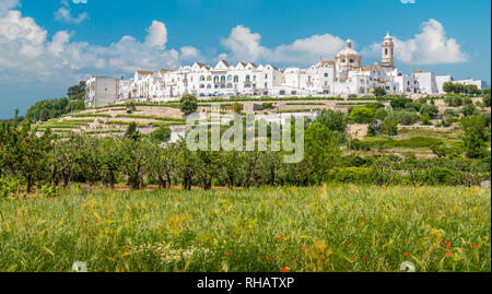 Malerische Anblick in Locorotondo, Provinz Bari, Apulien, Süditalien. Stockfoto