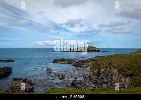 Blick in Richtung der Godrevy Leuchtturm in Cornwall, UK. Stockfoto
