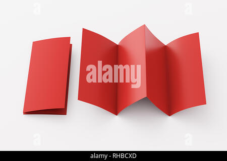 Leere rote gefaltete Papierbroschüre auf weißem Hintergrund. Acht Seiten, vier Seiten Stockfoto