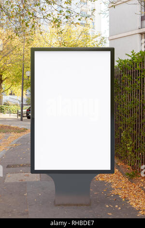 Leerer Plakatstand für Plakate in der Straße. Stockfoto