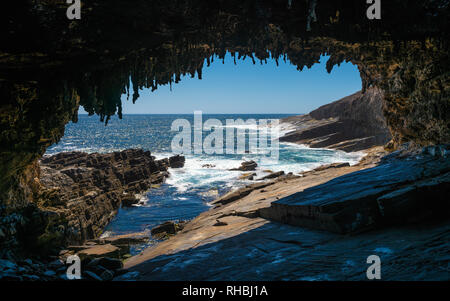 Admirals Arch View mit Meerblick und Stalaktiten auf Kangaroo Island in SA Australien Stockfoto