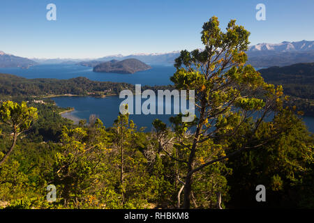 Berg Cerro Campanario und See im Nationalpark Nahuel Huapi. San Carlos de Bariloche, Argentinien, Südamerika Stockfoto