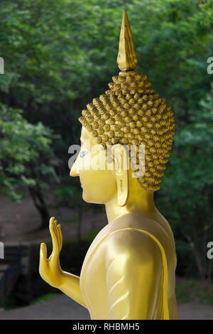 Statue von Gautama Buddha mit Segen Aurangabad, Maharashtra, Indien Stockfoto