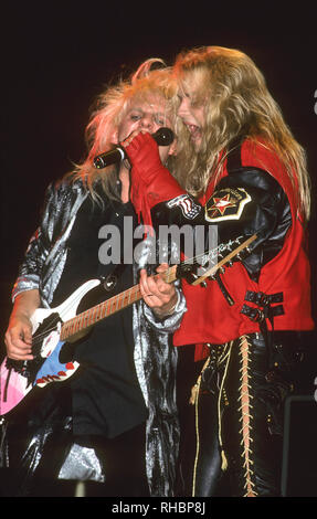 Gift American rock Gruppe im Jahr 1998. mit C.C. DeVille links und Bret Michaels. Foto: Jeffrey Mayer Stockfoto