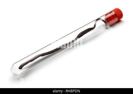 Vanilla Bean in Glas Lagerung Rohr, auf weißem Hintergrund Stockfoto