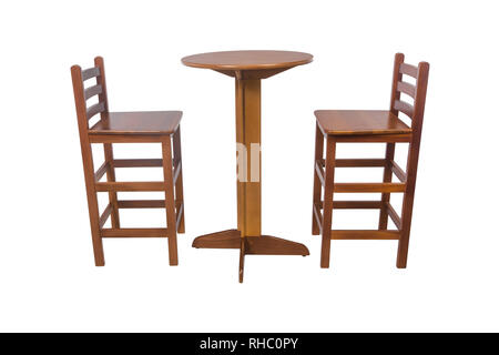 Antiker Esstisch aus Holz mit verschiedenen farbigen Stühle innerhalb