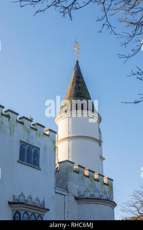 Runder Turm, Türmchen und Zinnen in Strawberry Hill House, einem Neugotischen villa in Twickenham, London, gebaut von Horace Walpole von 1749 Stockfoto