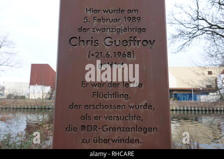 31 Januar 2019, Deutschland (Deutsch), Berlin: Die Gedenkstätte Spalte am Britzer Zweig canal erinnert an Chris Gueffroy, der letzte Flüchtling an der Berliner Mauer erschossen. Vor 30 Jahren, am 5. Februar 1989, die junge Ost Berliner starb, als wollte er die Grenzanlagen mit einem Freund zu überwinden. Foto: Sven Braun/dpa Stockfoto